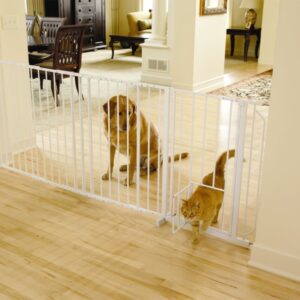 Maxi Walk-Thru Gate with Pet Door